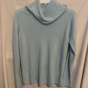 Size L turtleneck sweater